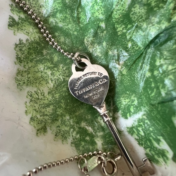 Authentic Silver Heart-Shaped “Please Return to Tiffany & Co.” Key w/18” Chain - Picture 7 of 7